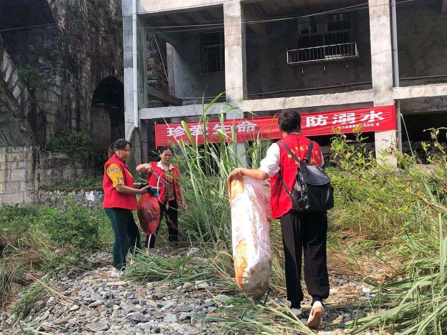 防溺水、护河流  袁家镇妇联在行动