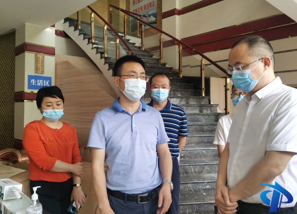 张家铣调研新冠疫苗接种工作并走访慰问医务人员