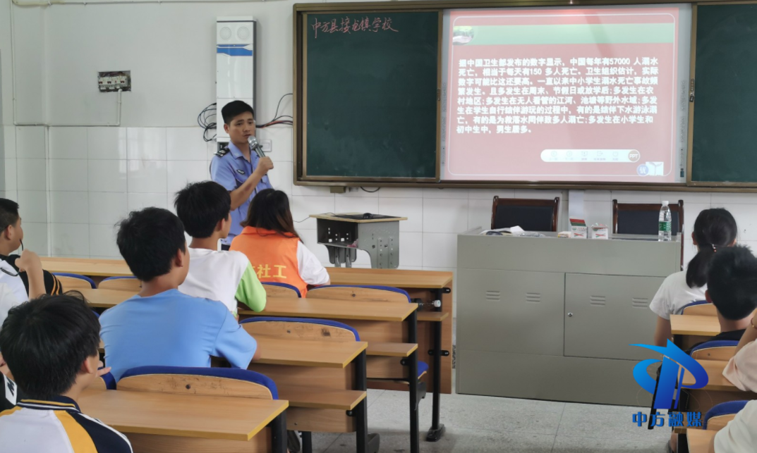 接龙镇：法治宣传进校园