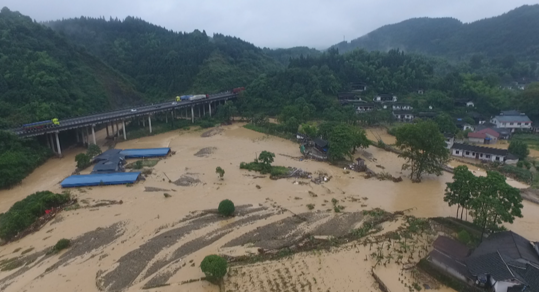 中方柑子园村：山洪来临前 迅速转移当地群众20余人
