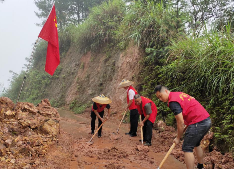 暴雨中的使命担当 ——战斗在抗洪抢险第一线的中方县党员干部群像
