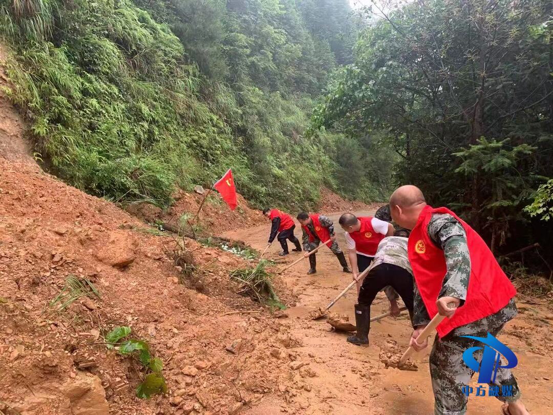 蒿吉坪瑶族乡：鲜红党旗所至之处  安全出行绿灯点亮