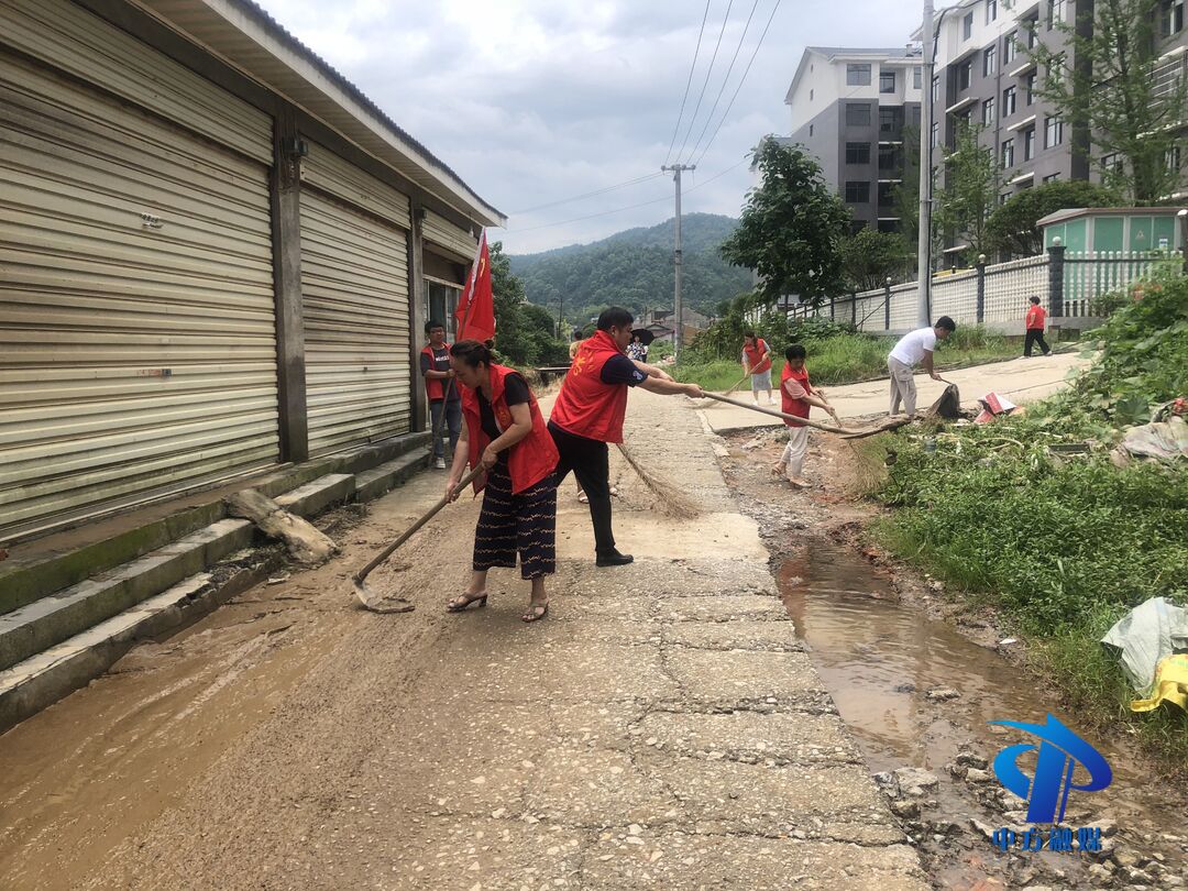 中方镇：干群携手重建家园