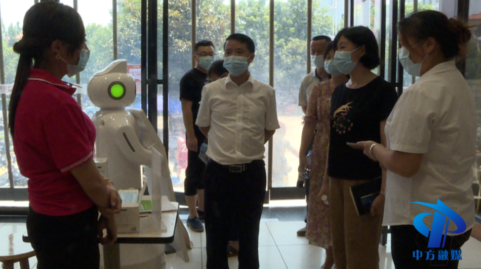 县领导带队督查重点场所疫情防控工作