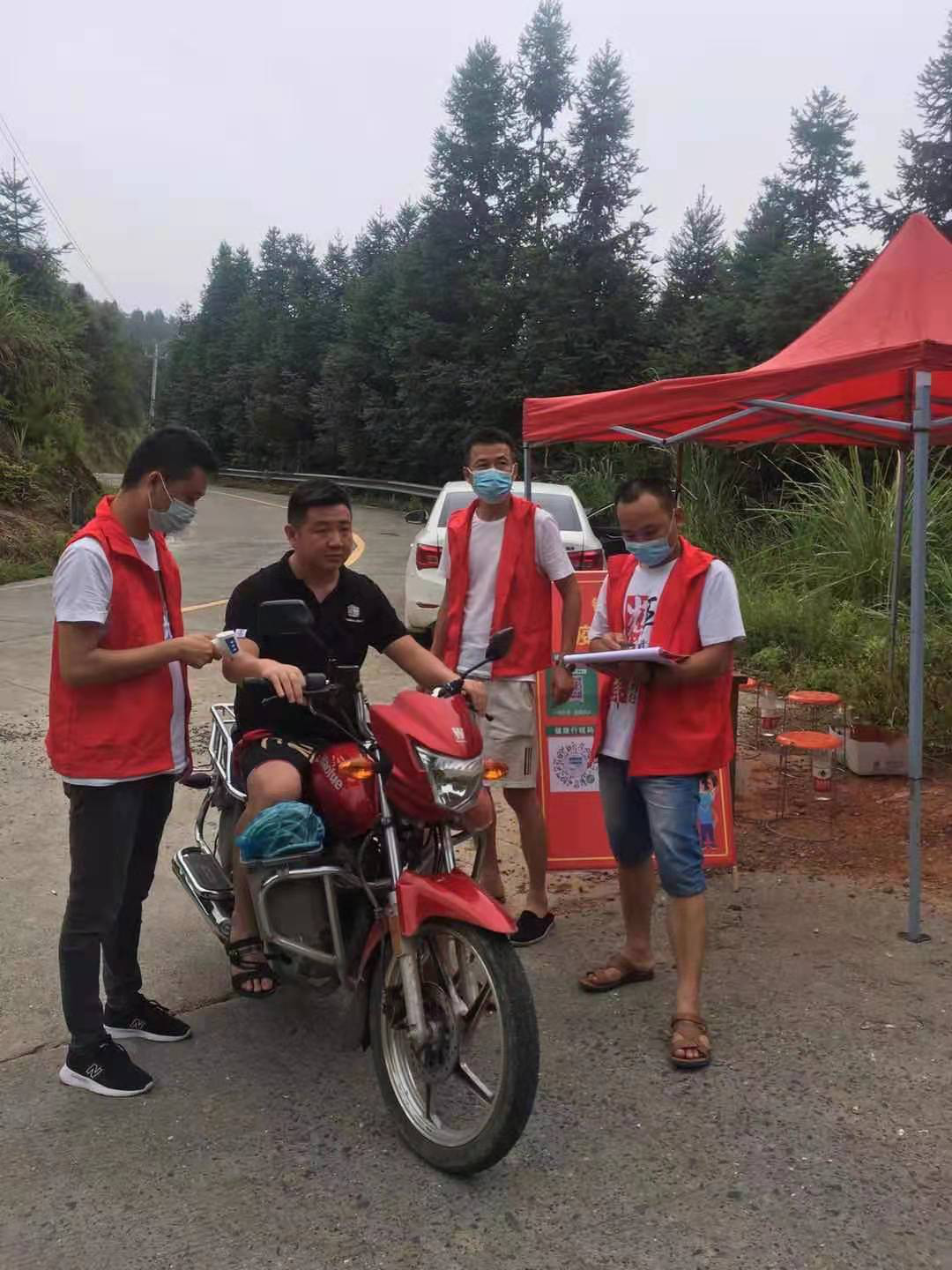 铜湾镇：党建引领志愿服务 全力助推疫情防控