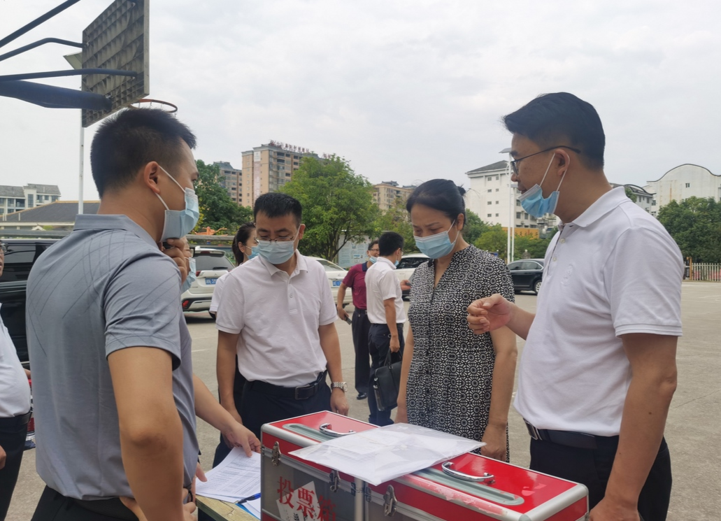向建平到中方县指导县乡人大换届选举工作