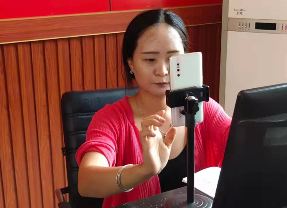 怀化中方：90后宝妈彭丹丹的电商创业梦——带乡亲们走致富之路