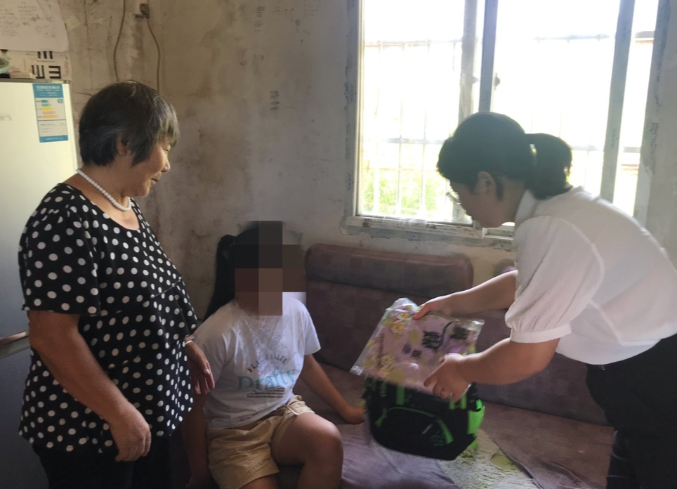 中方：走访慰问事实孤儿 真情关爱成长