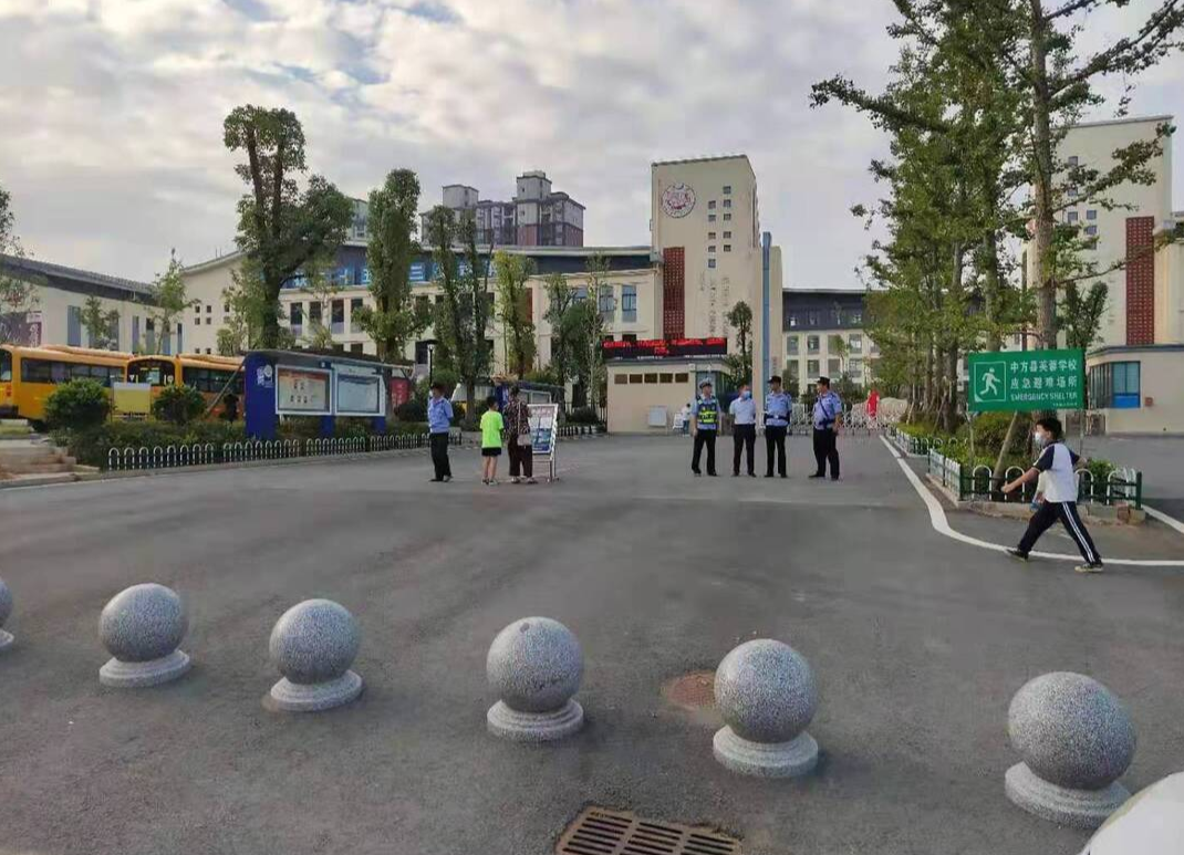 图集|中方：开学第一天 交警护学忙