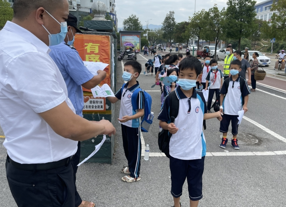 图集|开学第一天 中方县中兴学校“硬核”防疫为师生护航!
