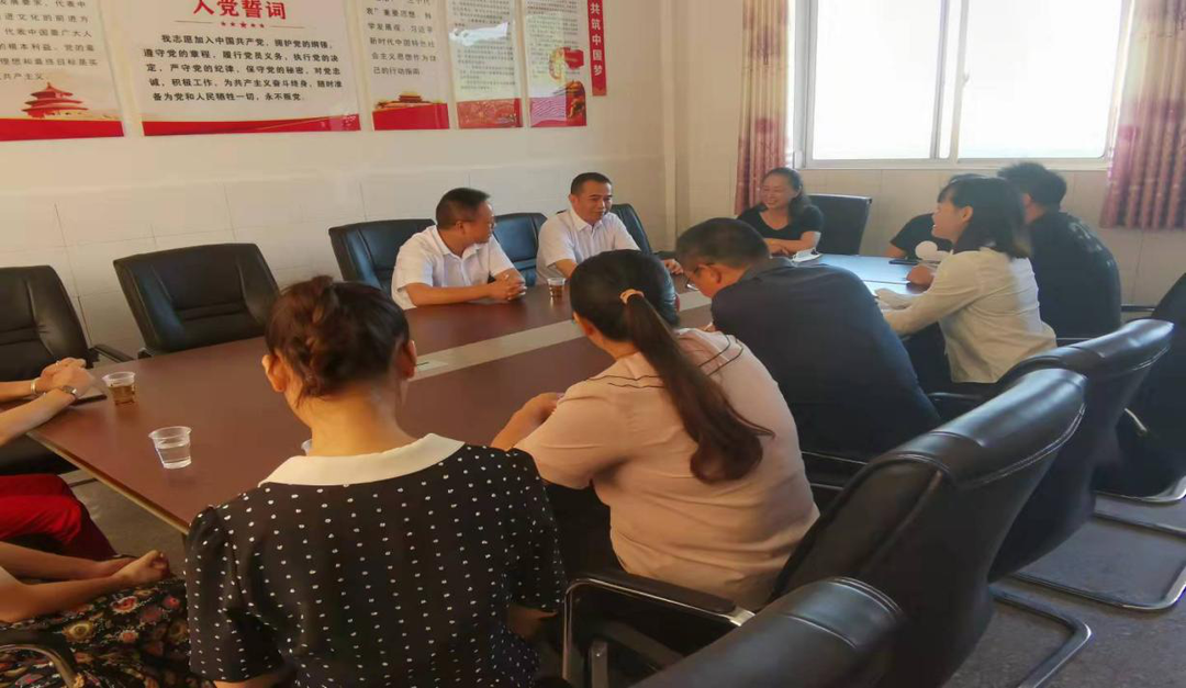 县领导走访慰问聂家村学校