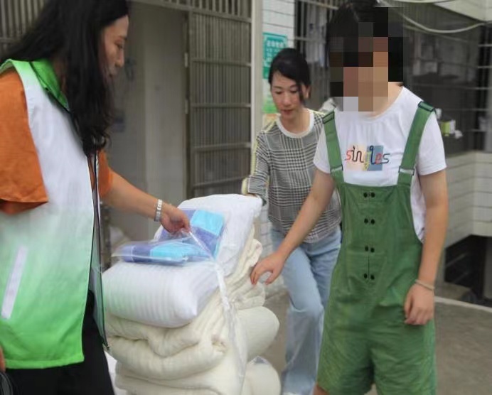 中方镇社工助力困难少女重圆校园梦