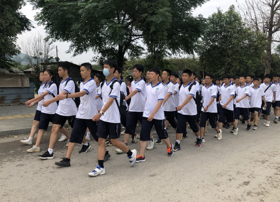 图集|中方县一中高一国防班新生进行10公里拉练
