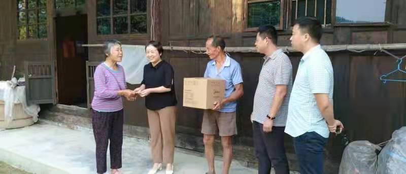县委宣传部深入乡镇开展“点亮微心愿· 党群圆梦行”结对帮扶活动