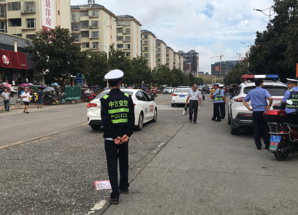 中方交警：开展中秋假期“一盔一带”安全守护行动