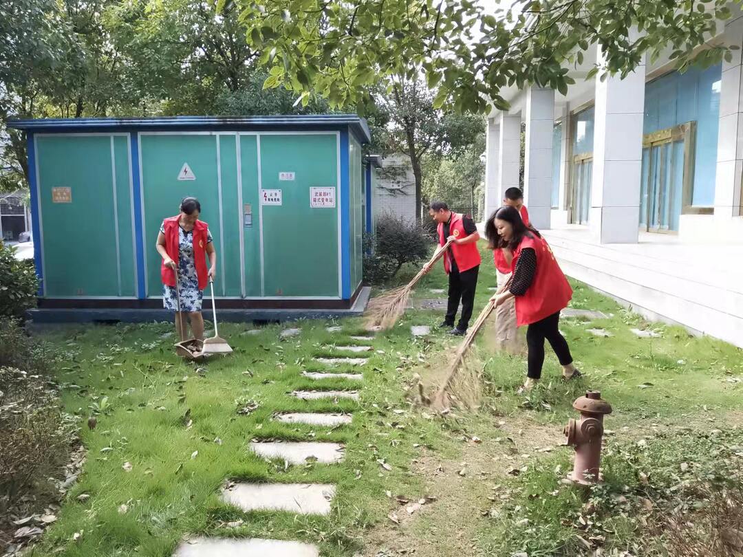 县融媒体中心积极组织开展卫生清扫活动 喜迎国庆佳节