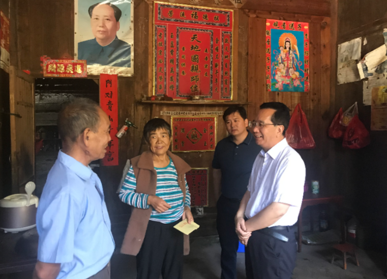 市人大常委会副主任姜耀文深入蒿吉坪瑶族乡调研社会救助工作