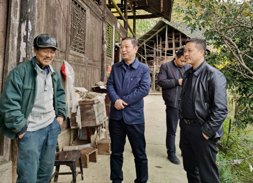 白云到蒿吉坪瑶族乡开展“五个到户暖人心 服务群众零距离”活动