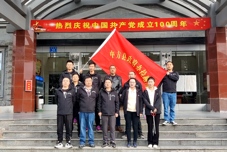 县政府办：志愿捡跑助力“四美"共建