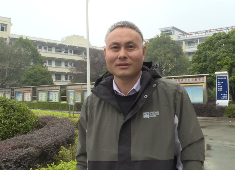 中方县干群热议十九届六中全会精神