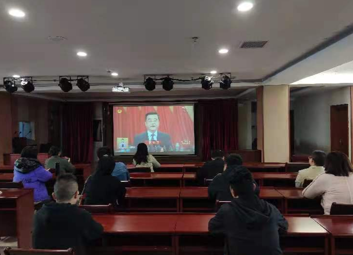 县委党校组织中青班学员集中收看省第十二次党代会现场直播