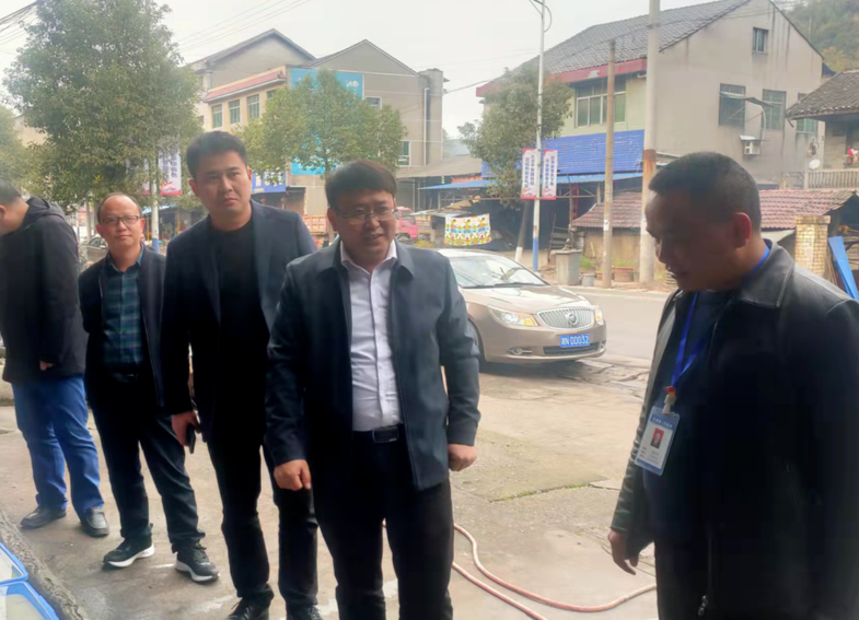 谌孙武深入花桥村宣讲省第十二次党代会精神并调研人居环境整治工作