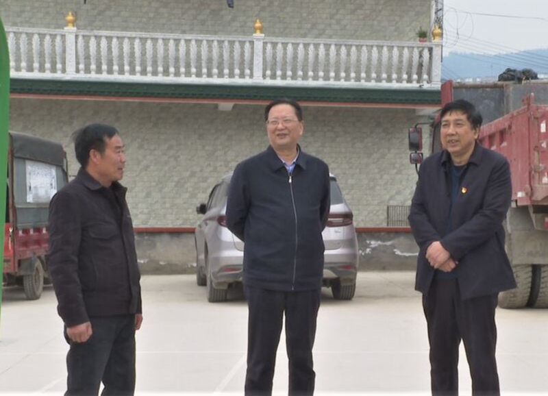 省纪委监委驻省委办公厅纪检监察组袁美南一行来中方县监督检查驻村帮扶工作