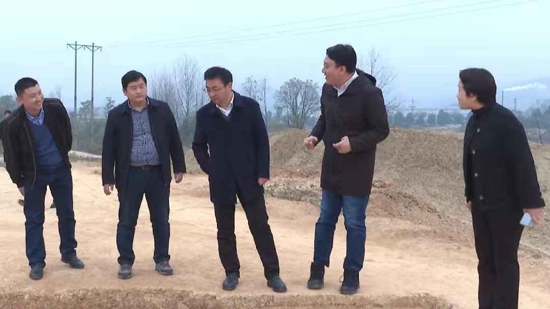 张家铣深入一线看望慰问考古工作人员