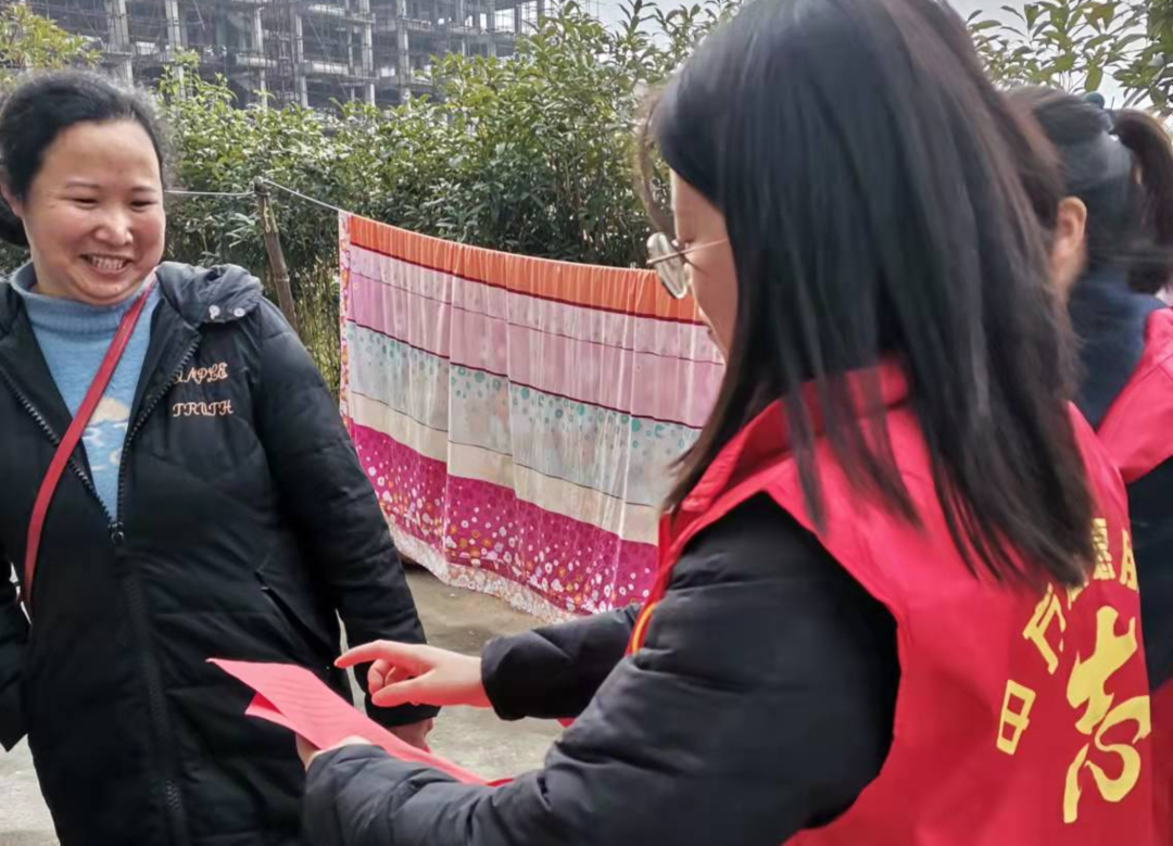 中方镇妇联开展反家暴宣传活动