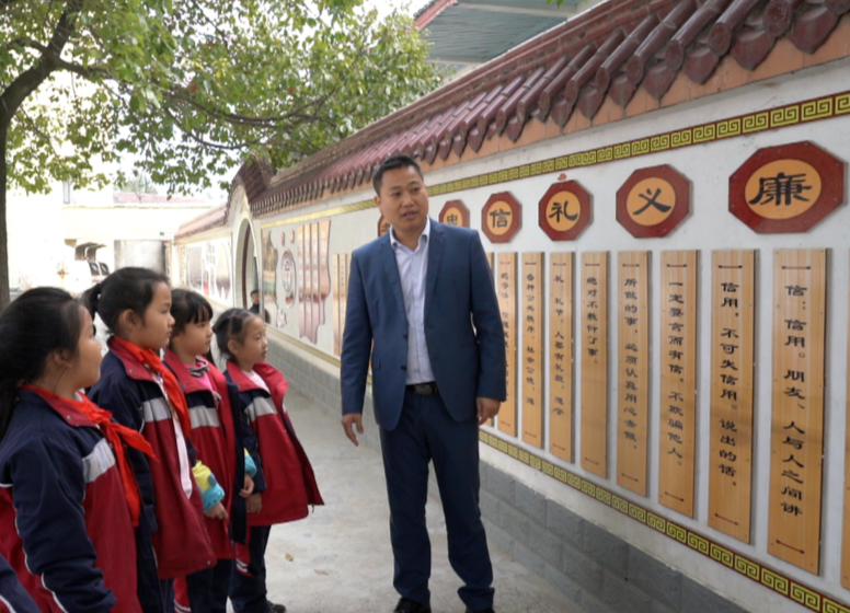 中方县铜湾小学：用德育教育浇灌山区花朵