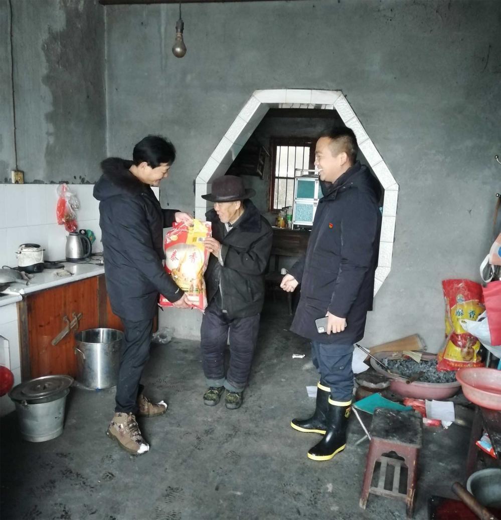 中方：骤降冰雪天地冷 “五个到户“暖民心