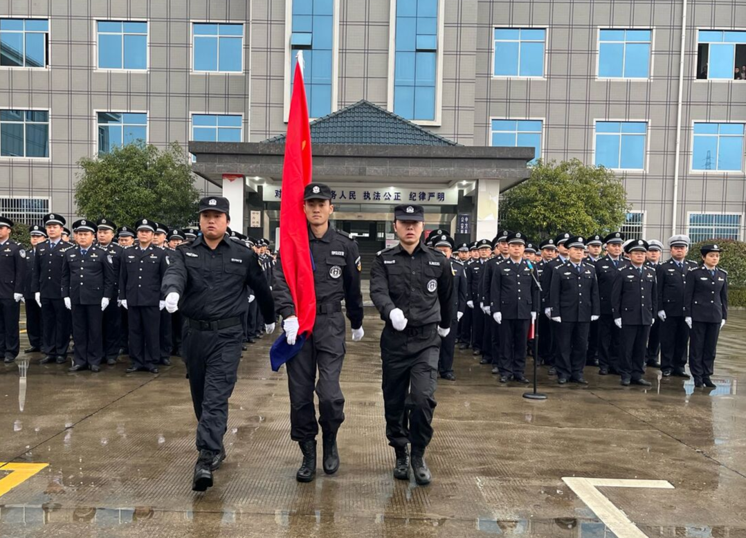 图集|中方公安：警旗猎猎 誓言铿锵