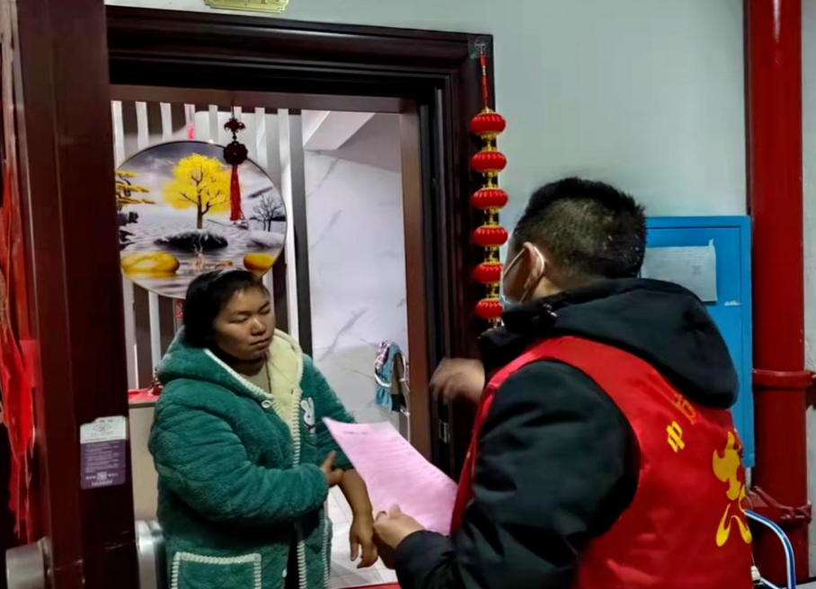 统战志愿者小区“敲门”保居民平安