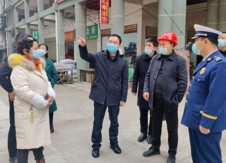 胡杰调研安全生产、消防和疫情防控工作