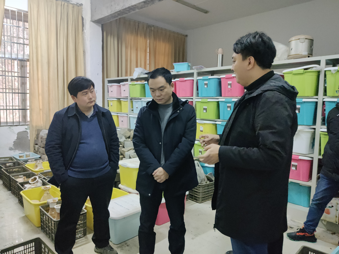 胡杰调研中方窑窿坡明代城砖官窑遗址
