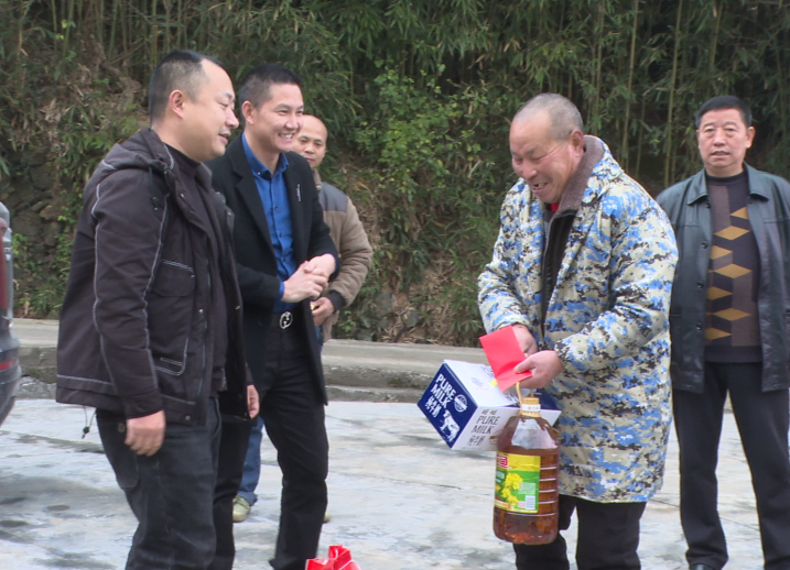 爱心企业到中方镇栗山村走访慰问困难群众