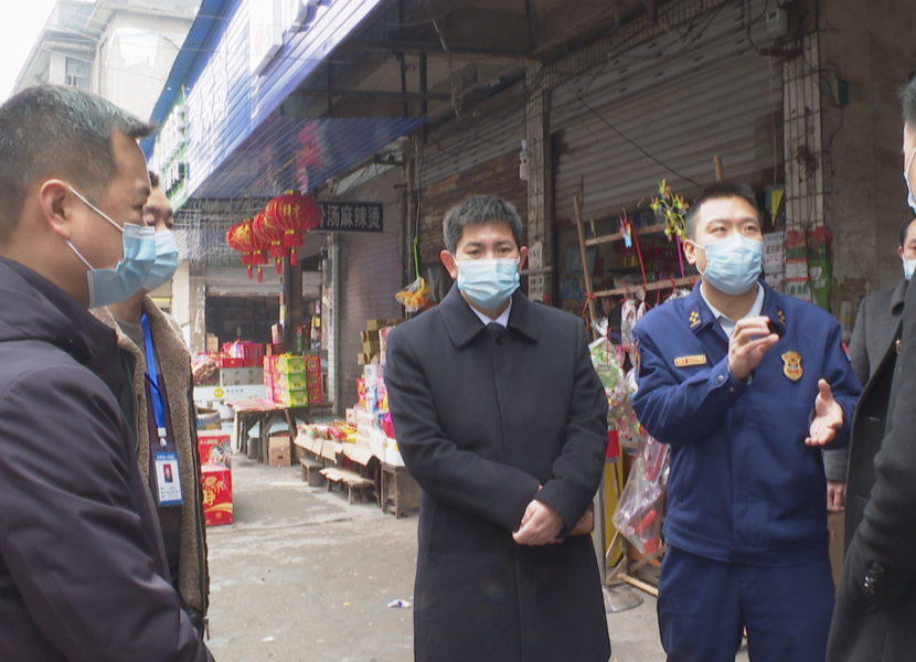 县领导到各企业、临街商店进行安全生产和消防“敲门行动”