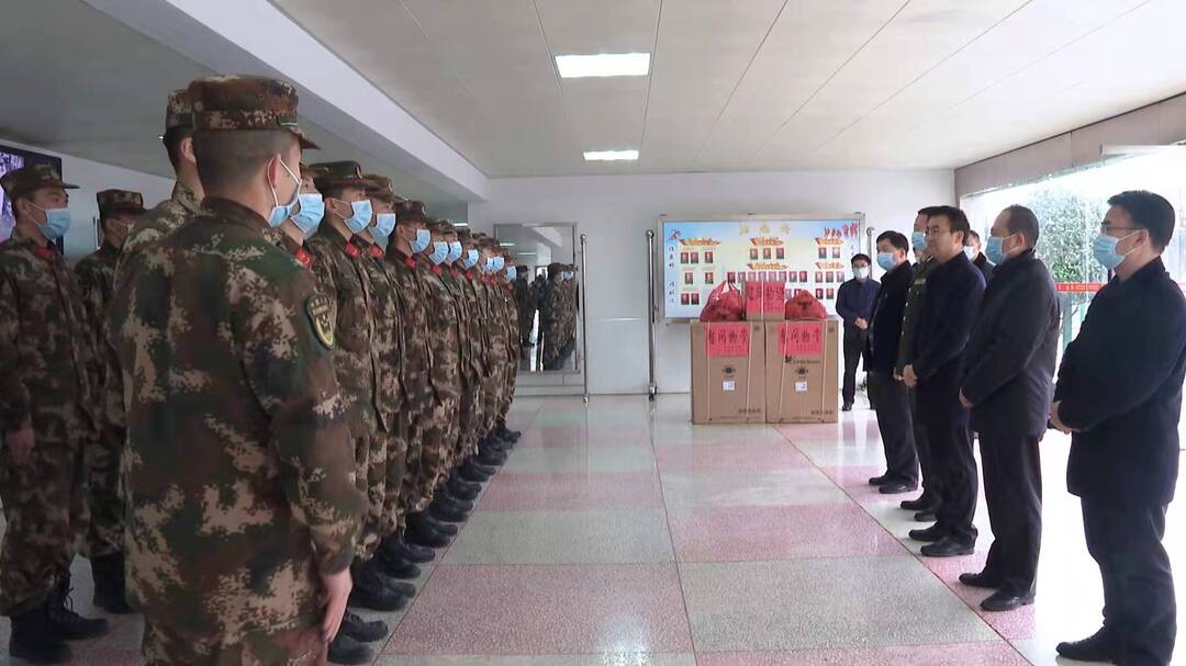 张家铣春节前走访慰问驻地部队官兵