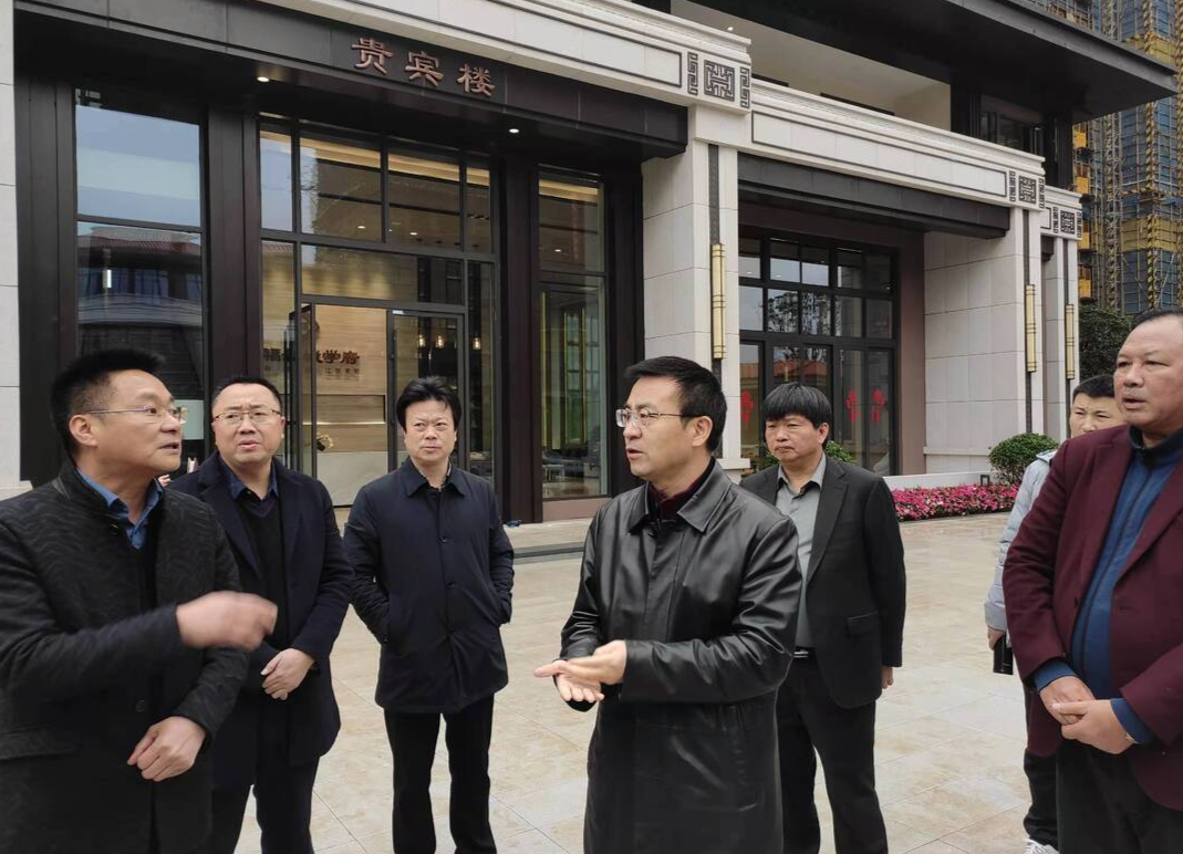 张家铣现场调度中方县第六届房交会暨云上旅游年货节筹备工作