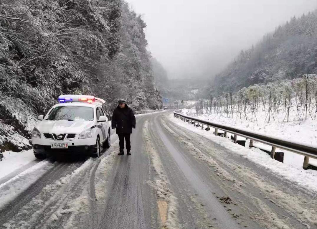 图集|中方县交警坚守一线 全力保道路安全