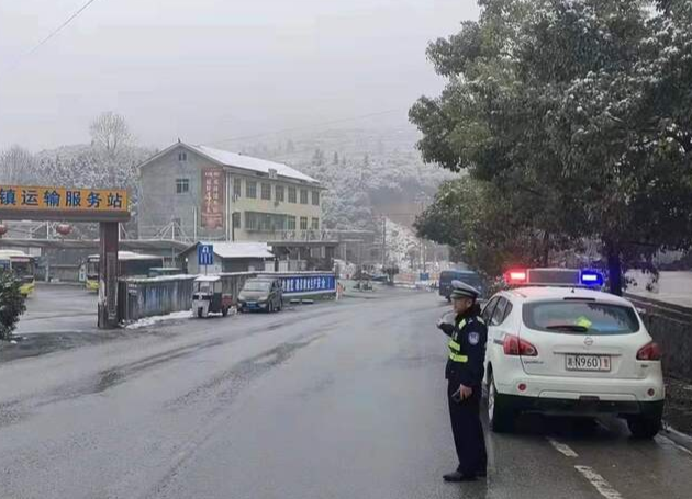 冰雪新春在一线|中方交警积极应对低温雨雪冰冻天气 全力保障道路安全