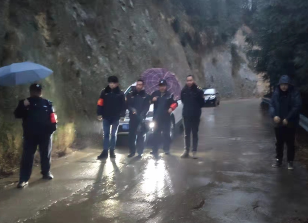 冰雪新春在一线｜袁家镇：坚守岗位护平安 抗击冰雪迎新春