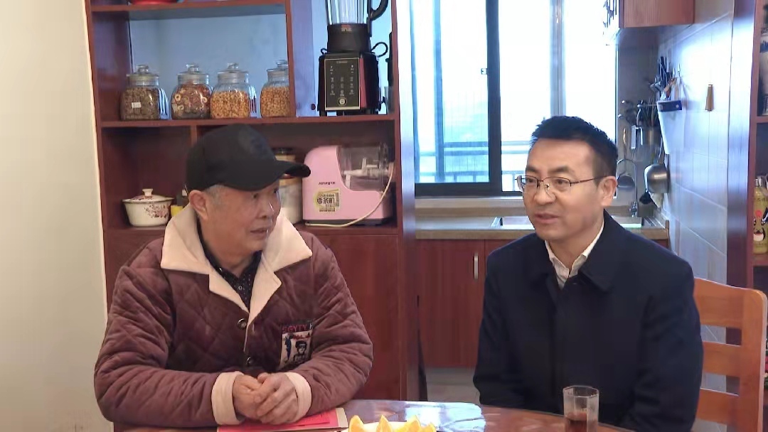 张家铣春节前走访慰问离退休老干部