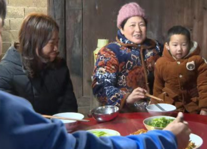 新春走基层｜曾添财家最爱的“冬瓜炒肉”年夜菜