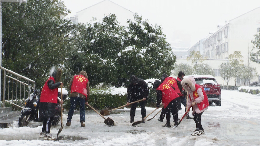 中方镇:党员干部齐动员 扫雪除冰保民生