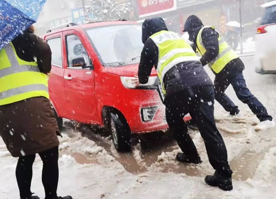 冰雪在一线|风雪中的责任与担当！