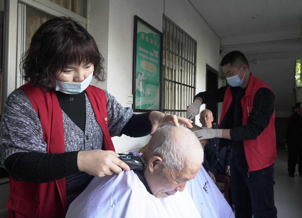 中方县卫生健康局福利院里送温暖