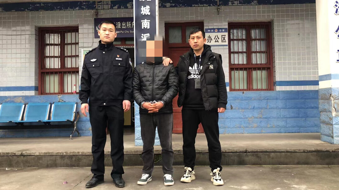 中方公安：勇敢果断！巡逻队员单枪匹马抓“扒手”