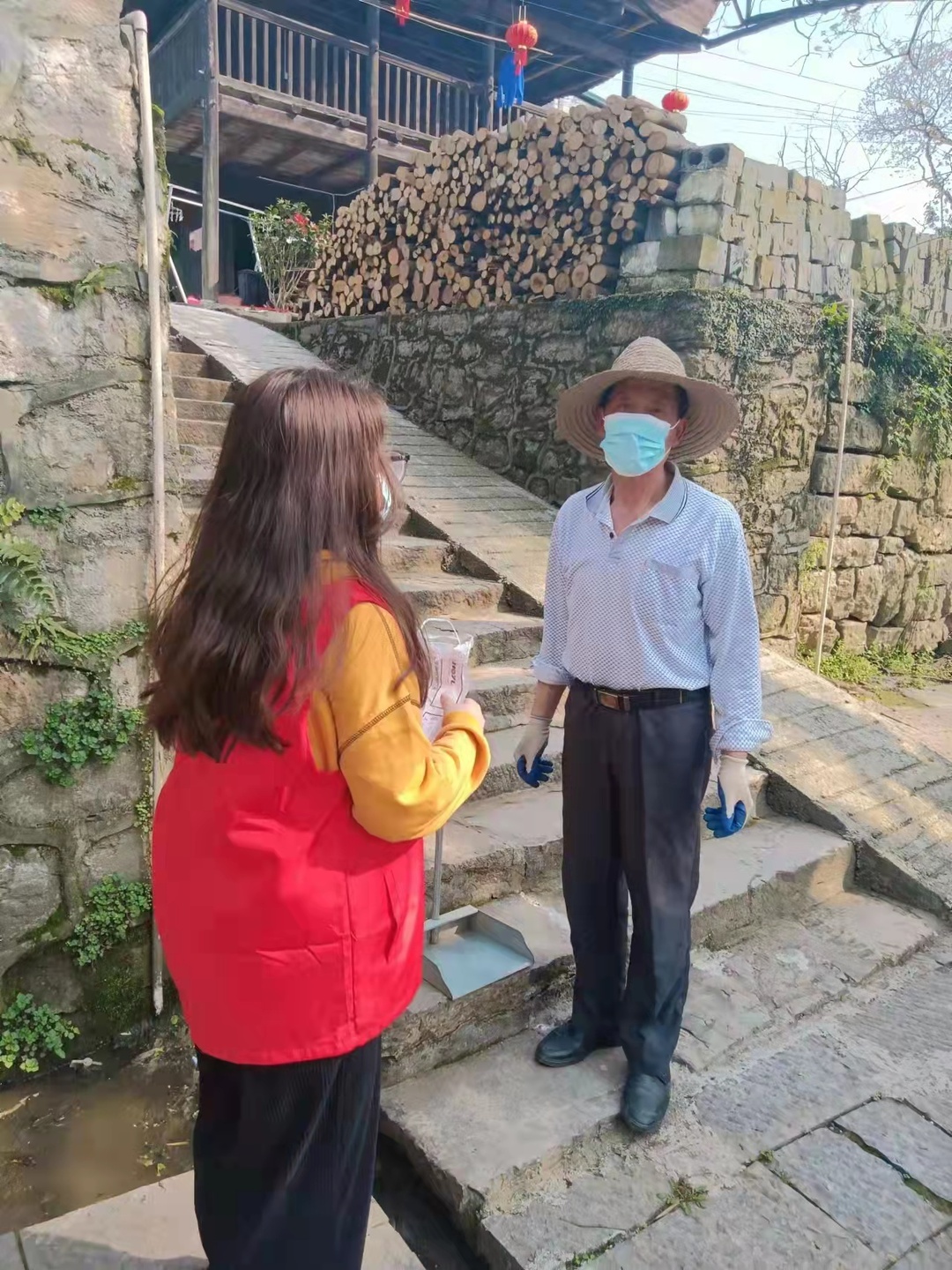 中方荆坪古村：商家抗疫志愿小分队巡逻护安全