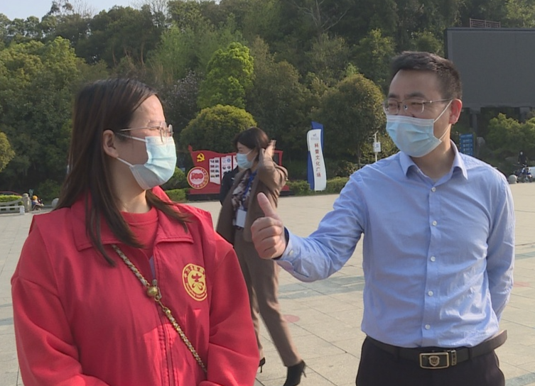 张家铣为疫情防控一线志愿者点赞！